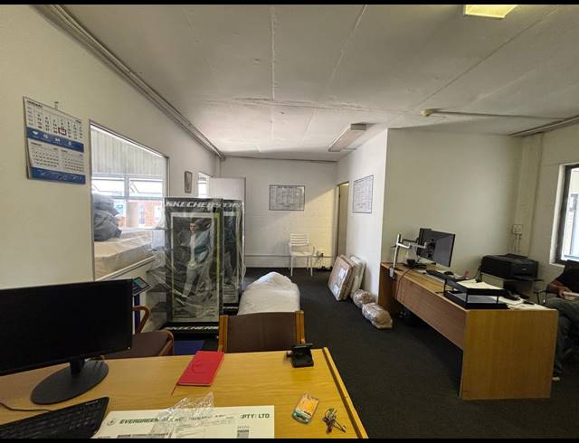 325M² WAREHOUSE TO LET IN AIRPORT INDUSTRIA